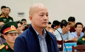 Phong hàm sai quy định cho 'Út trọc', hai đại tá quân đội bị cách hết chức vụ trong Đảng