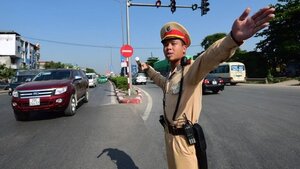 Video: Cấm công an đeo kính đen, tay đút túi quần khi làm nhiệm vụ