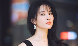 Lưu Diệc Phi gây sốt mạng khi xuất hiện trẻ như 20 tuổi dù đã 32