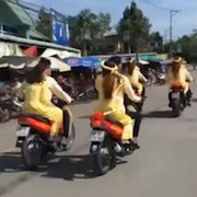 Video: Đoàn rước dâu ở An Giang lạng lách, nẹt pô trên đường gây bức xúc