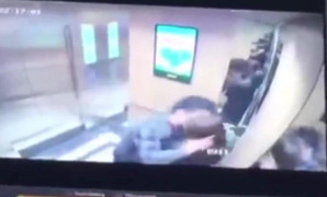 Kẻ sàm sỡ, cưỡng hôn nữ sinh trong thang máy nhắn tin đe dọa nạn nhân