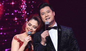 Thanh Thảo tình tứ cùng dàn mỹ nam không tuổi trên sân khấu liveshow tiền tỷ