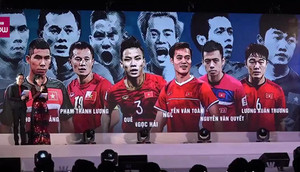 Quế Ngọc Hải và tuyển thủ Việt Nam nhận giải Fair-play 2018