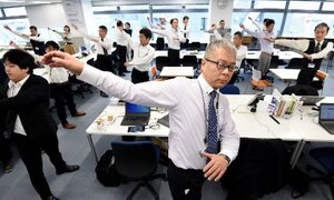 Bộ VHTTDL đề nghị cán bộ tập thể dục giữa giờ mỗi ngày hai lần