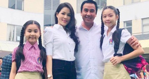 Video: Bất ngờ khi hai con gái của MC Quyền Linh trổ tài dẫn chương trình