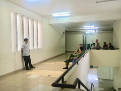 Phát hiện thi thể người đàn ông bốc mùi trong nhà vệ sinh chung cư