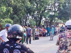 Thi thể người phụ nữ cạnh chiếc xe máy dưới mương nước