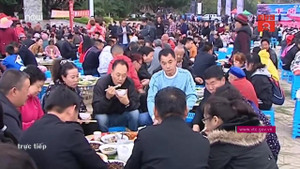 Hàng vạn người nườm nượp tới dự bữa tiệc lớn nhất Trung Quốc