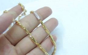 Người đàn ông ngoại quốc đạp ngã xe, khống chế tên cướp ở TP.HCM