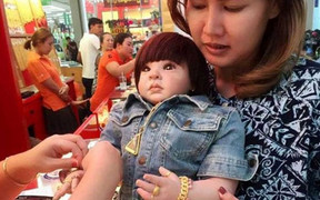 Rộ trào lưu nuôi búp bê Kumanthong: Chuyên gia phong thủy cảnh báo