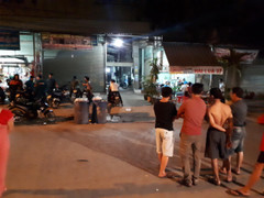 Người đàn ông nước ngoài treo cổ trong phòng, để lại bản di chúc hiến xác