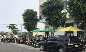 Hàng trăm người vây trụ sở công ty ở Đà Nẵng đòi sổ đỏ