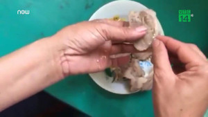 Clip: Nghi nhiễm sán lợn, hơn 400 học sinh Bắc Ninh lên Hà Nội khám