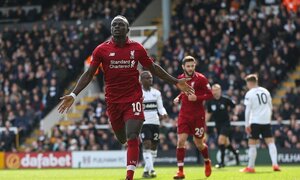 Thắng vất vả đội áp chót, Liverpool tạm chiếm ngôi đầu bảng Ngoại Hạng Anh