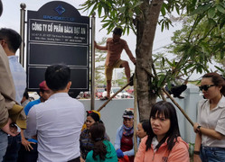 Hàng trăm người vây trụ sở, Bách Đạt An cam kết ‘khách hàng sẽ có sổ đỏ’