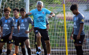 Sau 1 buổi tập, U23 Thái Lan mất 2 cầu thủ