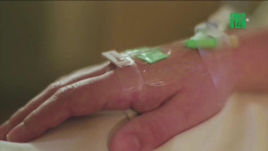 Tiêm 20 loại nước ép hoa quả vào tĩnh mạch, một phụ nữ suy đa tạng suýt chết