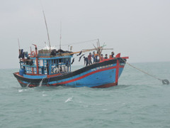 Ngư phủ bị đồng nghiệp đánh rơi xuống biển mất tích ở Cà Mau