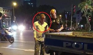 Toàn cảnh côn đồ lái ô tô gây tai nạn còn rút dao đâm gục nạn nhân