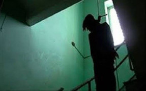 Đang bị tố quấy rối tình dục nữ sinh tiểu học, người đàn ông chết trong tư thế treo cổ