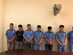 17 công nhân bị bắt khi đánh bạc trong nhà vệ sinh