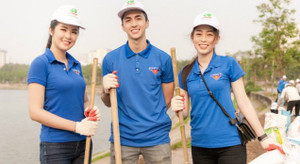 Hoa hậu Ngọc Hân rủ Á hậu Phương Nga và Bình An dọn rác