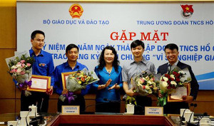 Bộ GD&ĐT trao kỷ niệm chương cho 4 cán bộ Trung ương Đoàn