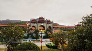 Chùa Ba Vàng ngừng 'gọi vong, cúng oan gia trái chủ'?