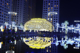 Cổ phiếu ‘họ Vingroup' vọt tăng cứu Vn-Index