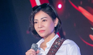 Thu Minh trẻ trung, gây chú ý với túi hiệu hàng hiếm