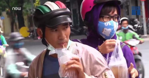 Nắng nóng gay gắt, nhiều dịch vụ 'hốt bạc' ở TP.HCM