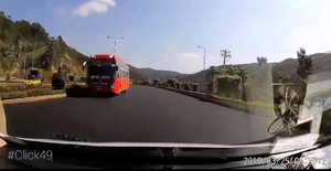 Truy tìm tài xế xe khách chạy ngược chiều trên cao tốc gây phẫn nộ