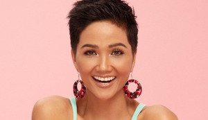 Video: Đang hát karaoke trong nhà sàn, H'Hen Niê khiến bạn hoảng hốt bỏ chạy