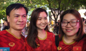 Cổ động viên Sài Gòn phấn khích gọi tên Quang Hải sau chiến thắng '4 sao'