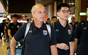 Về nước, HLV U23 Thái Lan nói 'chiến thuật Park Hang Seo bình thường thôi’
