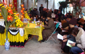 Cụ ông 15 năm nằm liệt và lời đồn ‘oan gia trái chủ’ là ‘ma đói’ hành người