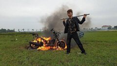 Khá Bảnh đập phá, đốt xe máy giữa bãi đất trống: Công an vào cuộc xác minh