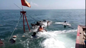 Chìm tàu chở hàng ra đảo Lý Sơn, 6 thuyền viên thoát chết trong gang tấc