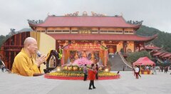 Đại đức Thích Trúc Thái Minh xin lỗi nhân dân, phật tử sau khi chùa Ba Vàng truyền bá vong báo oán