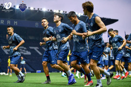 Xuân Trường dầm mình trong mưa, quyết ra sân ở Thái Lan chiều nay