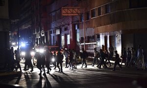 Thêm nhiều thành phố lớn ở Venezuela mất điện