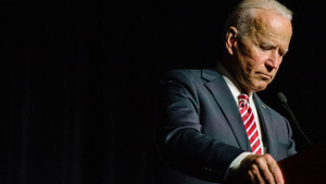 Cựu phó tổng thống Mỹ bị cáo buộc có hành vi không đúng mực với phụ nữ