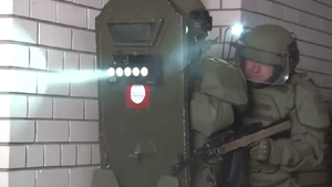 Video: Đặc nhiệm Nga sử dụng khiên gây ảo giác trong tác chiến