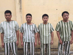 Bắt 14 người nước ngoài đánh bạc trong công ty ở Bình Dương