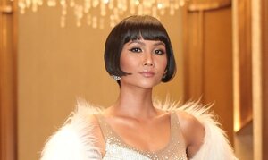 H'Hen Niê hóa quý cô cổ điển, gây ngạc nhiên với mái tóc khác lạ