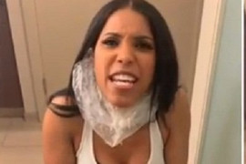 Diễn viên hài chế giễu người Việt làm móng tại Mỹ bị lên án