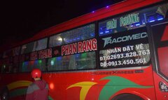 Triệu tập 3 thiếu niên ném đá xe khách trên đường Hồ Chí Minh