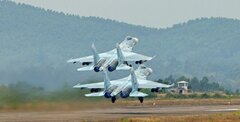 Xem phi công trẻ huấn luyện bắn rocket thật từ Su-30