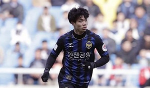 Công Phượng đá chính ở Incheon United: Đừng để nỗi cô đơn thành sự cô lập