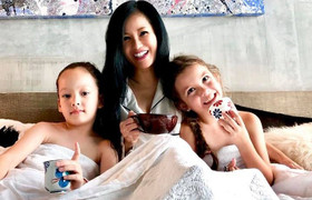 Chồng cũ vừa tái hôn, Hồng Nhung nhắn nhủ hai con: 'Các con 7 tuổi, mẹ dựa vào các con'